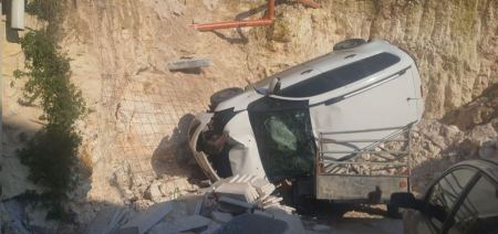 بئر المكسور: انقلاب سيارة وإصابة شاب بجراح متفاونة